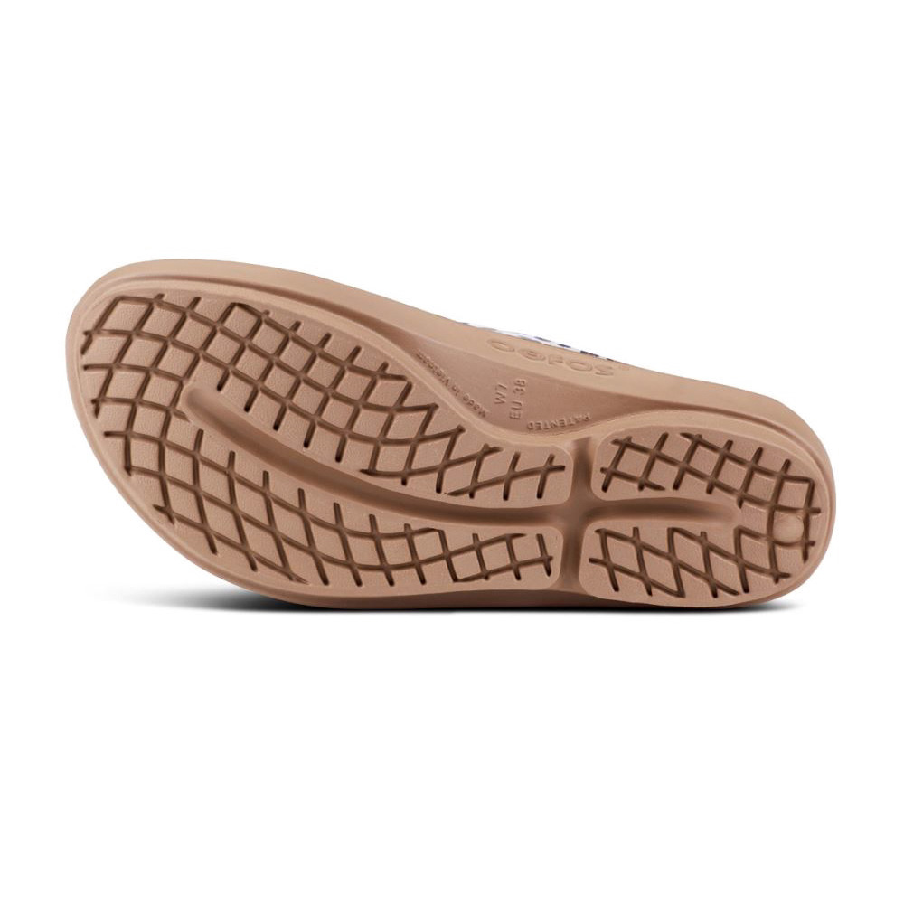 OOFOS Women's OOlala Limited Sandal - Leopard Flora
