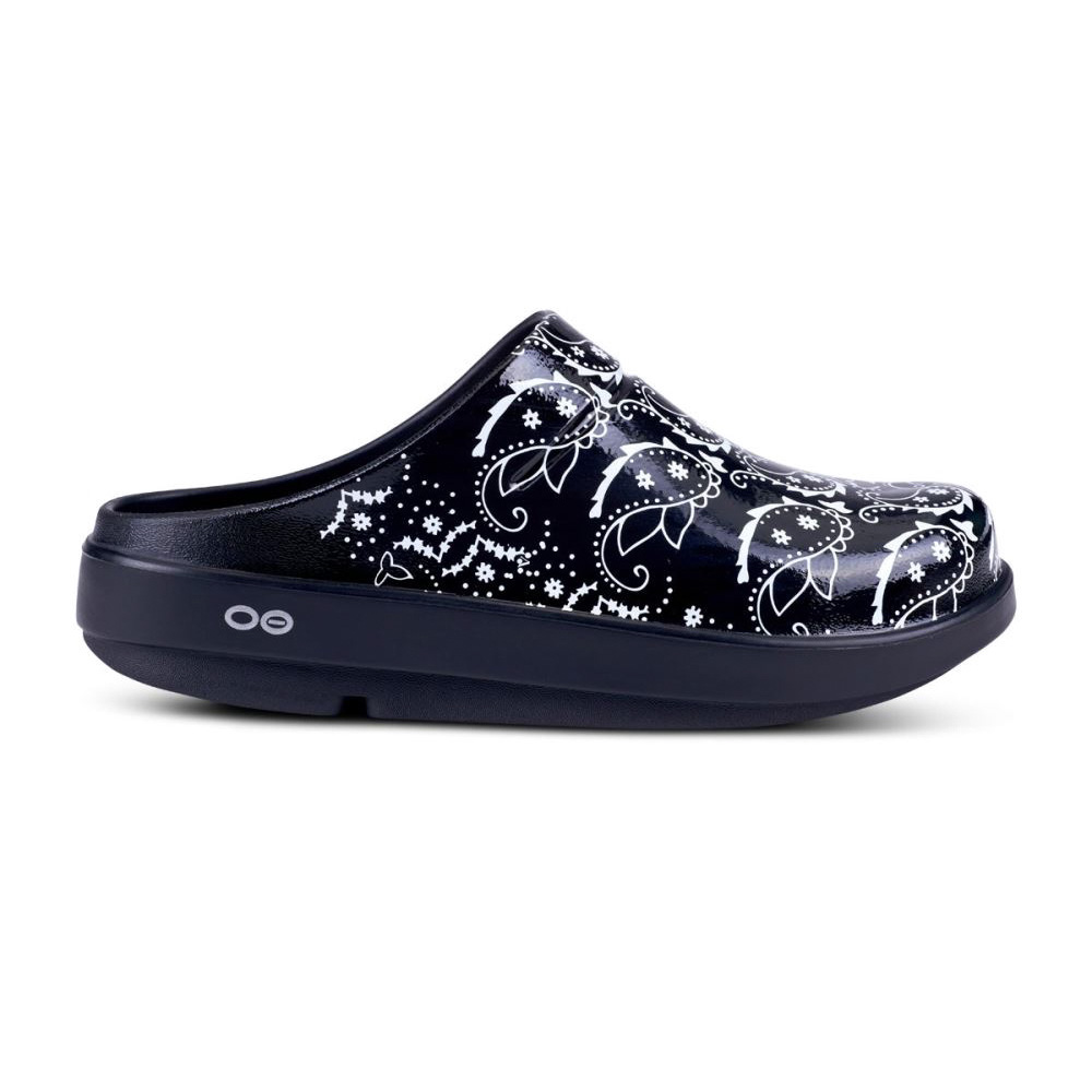 OOFOS Women's OOcloog Limited Edition Clog - Black Bandana