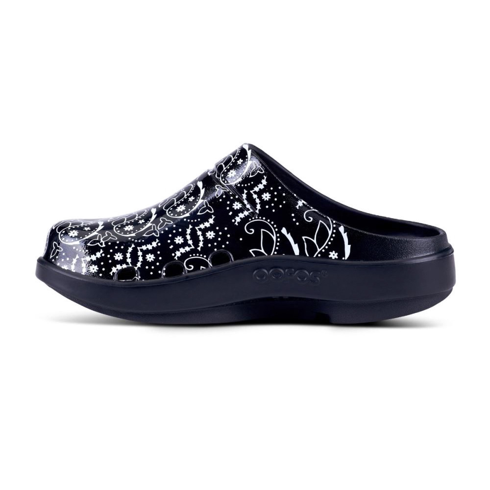 OOFOS Women's OOcloog Limited Edition Clog - Black Bandana