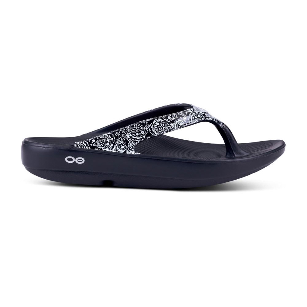 OOFOS Women's OOlala Limited Sandal - Black Bandana