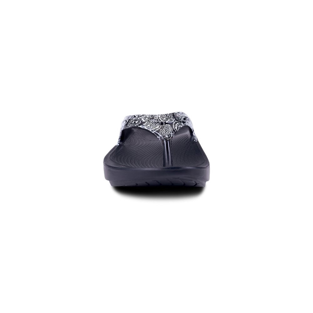 OOFOS Women's OOlala Limited Sandal - Black Bandana