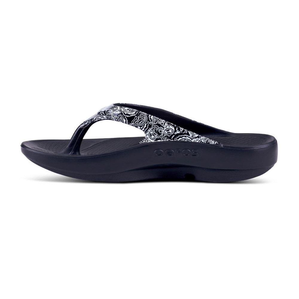 OOFOS Women's OOlala Limited Sandal - Black Bandana