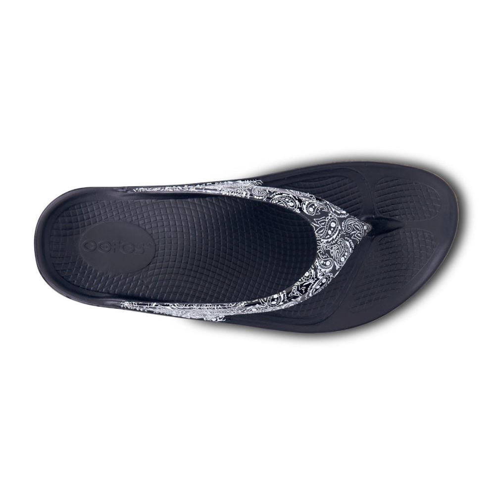 OOFOS Women's OOlala Limited Sandal - Black Bandana