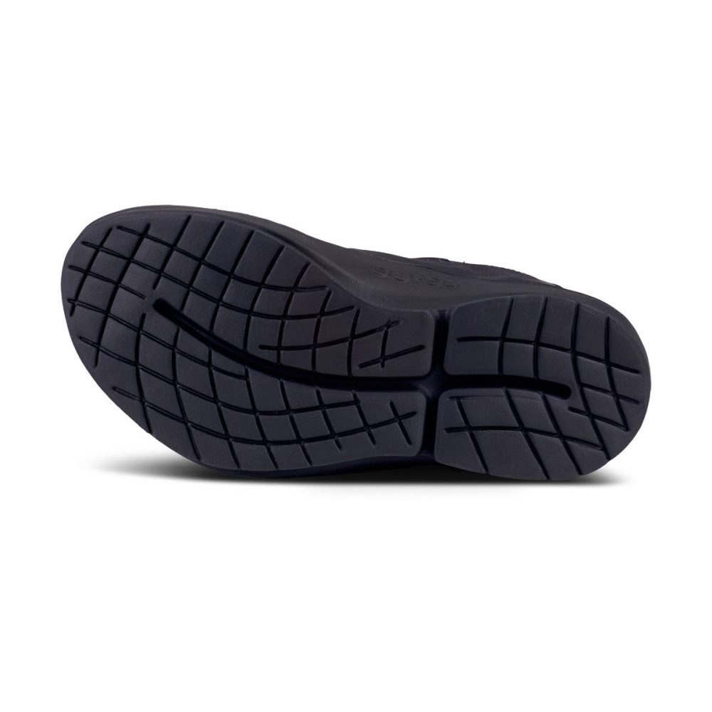 OOFOS Men's OOmg Low Boot - Black