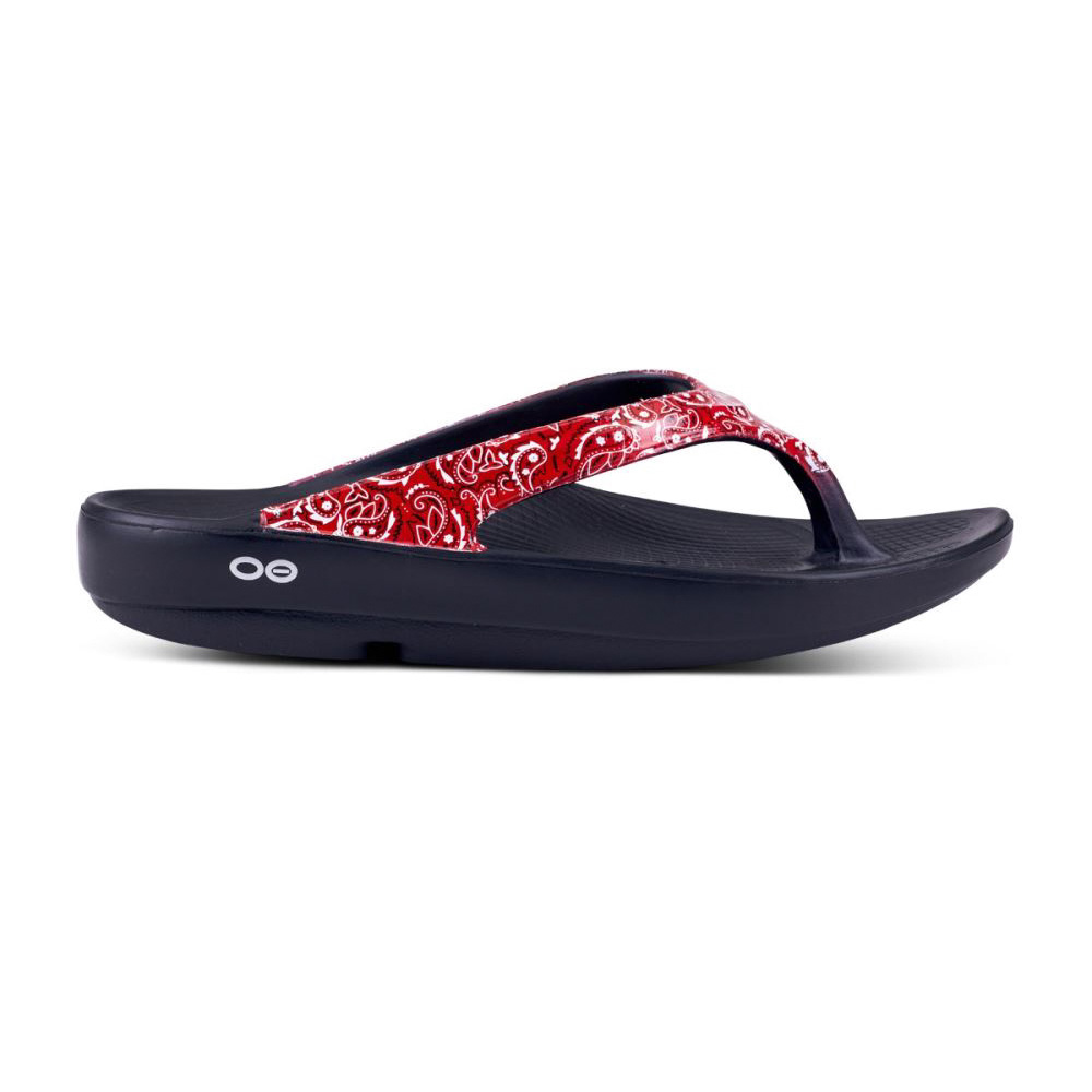 OOFOS Women's OOlala Limited Sandal - Red Bandana