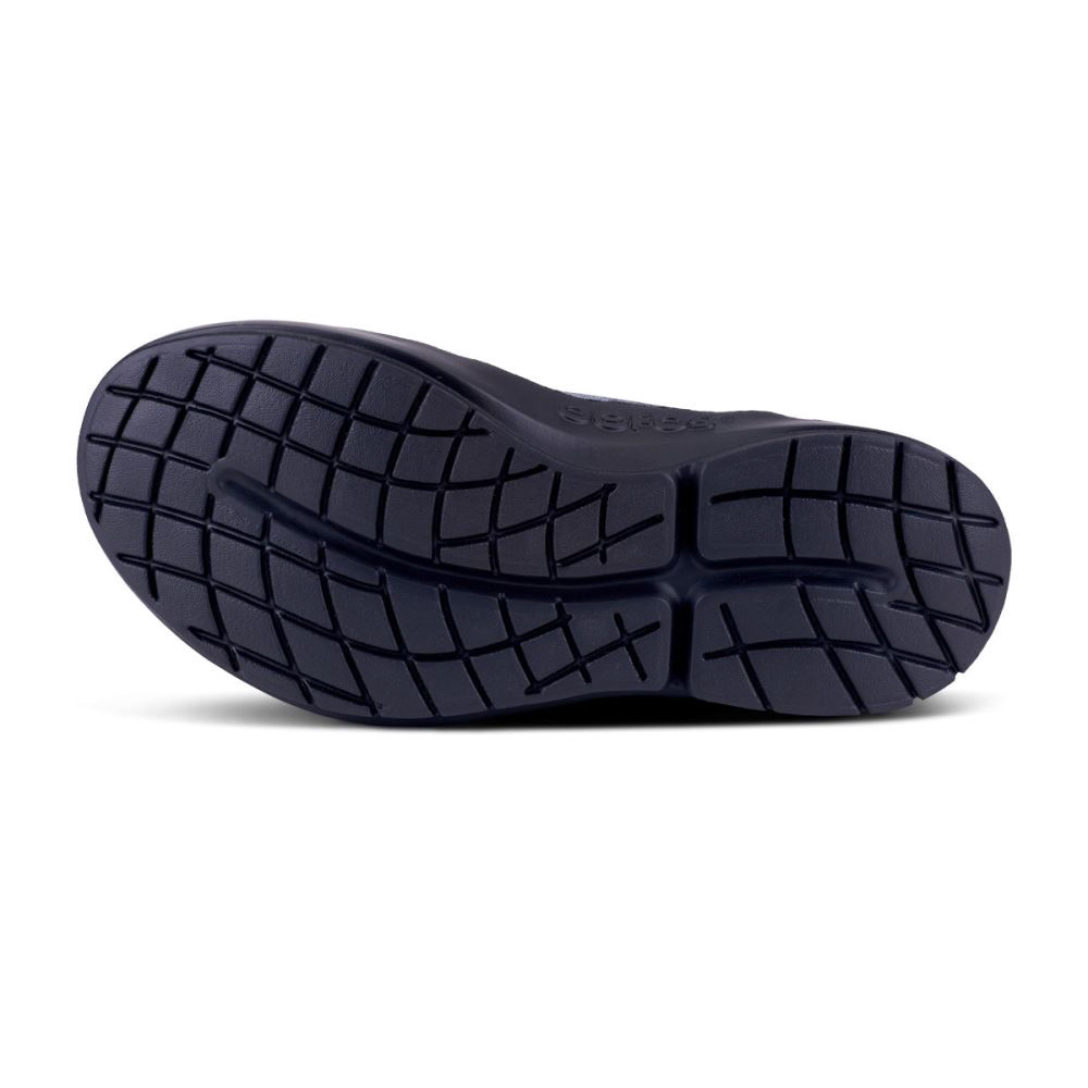 OOFOS Women's OOmg eeZee Low Shoe - Black Camo
