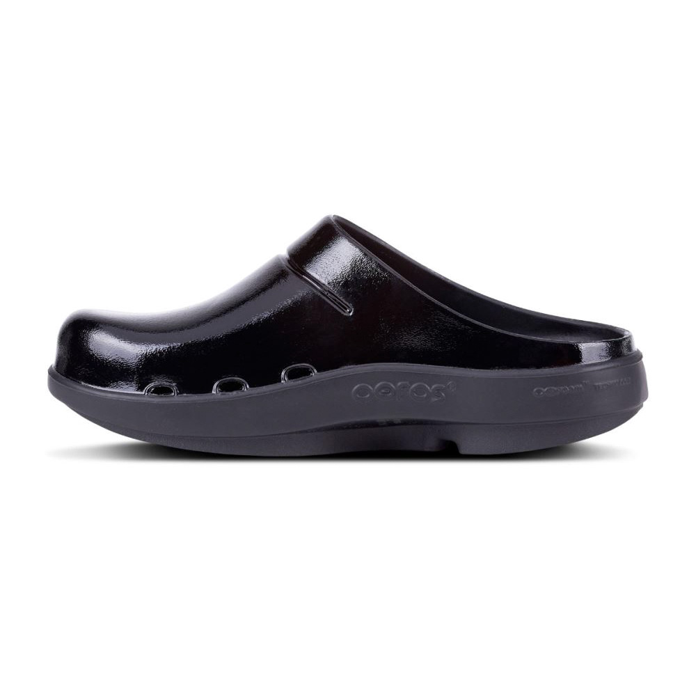 OOFOS Women's OOcloog Luxe Clog - Black