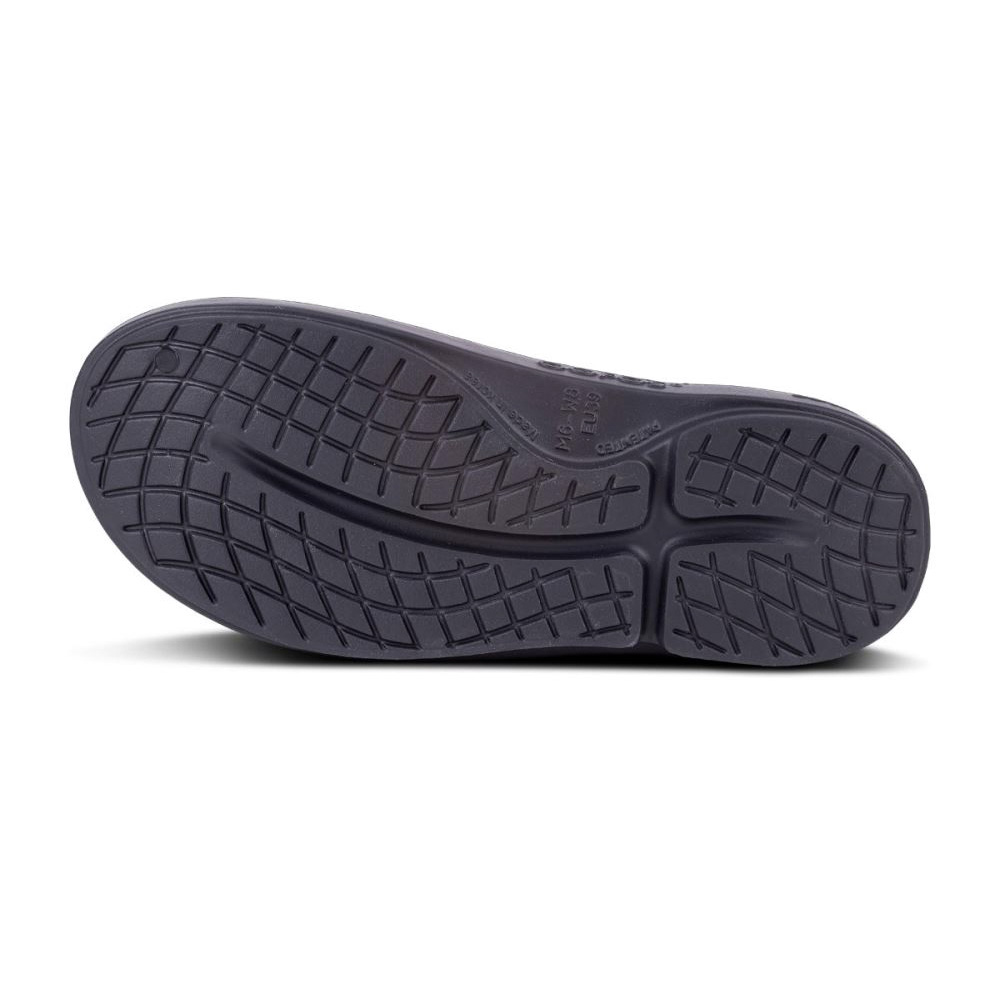OOFOS Women's OOcloog Luxe Clog - Black