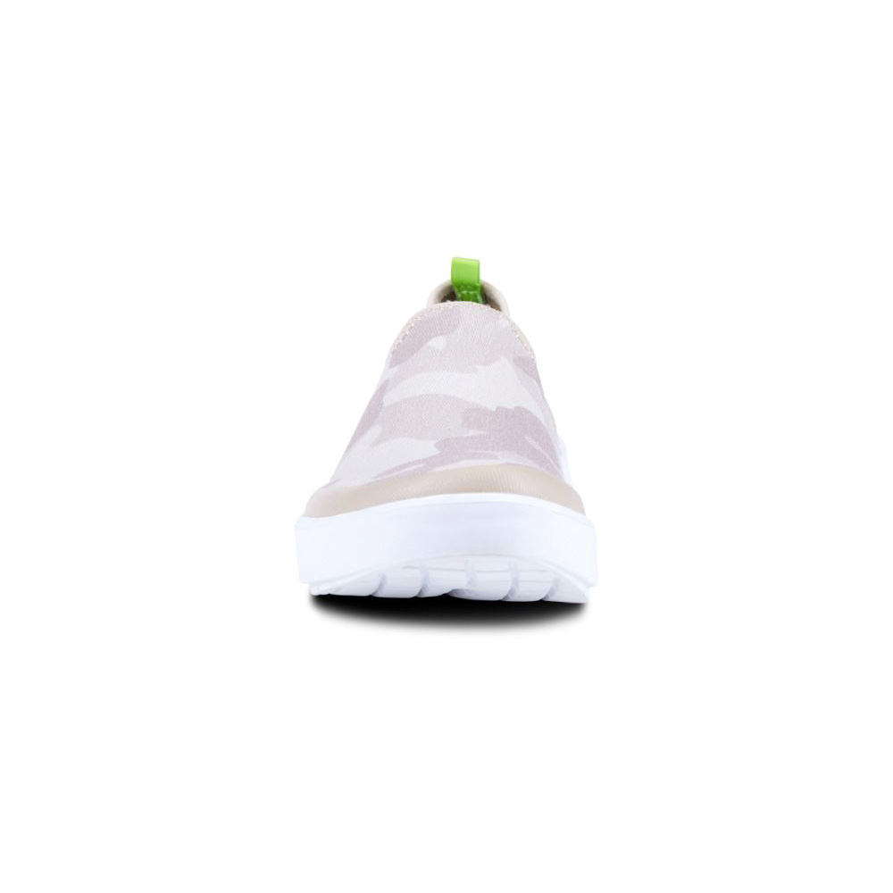OOFOS Women's OOmg eeZee Low Shoe - Tan Camo