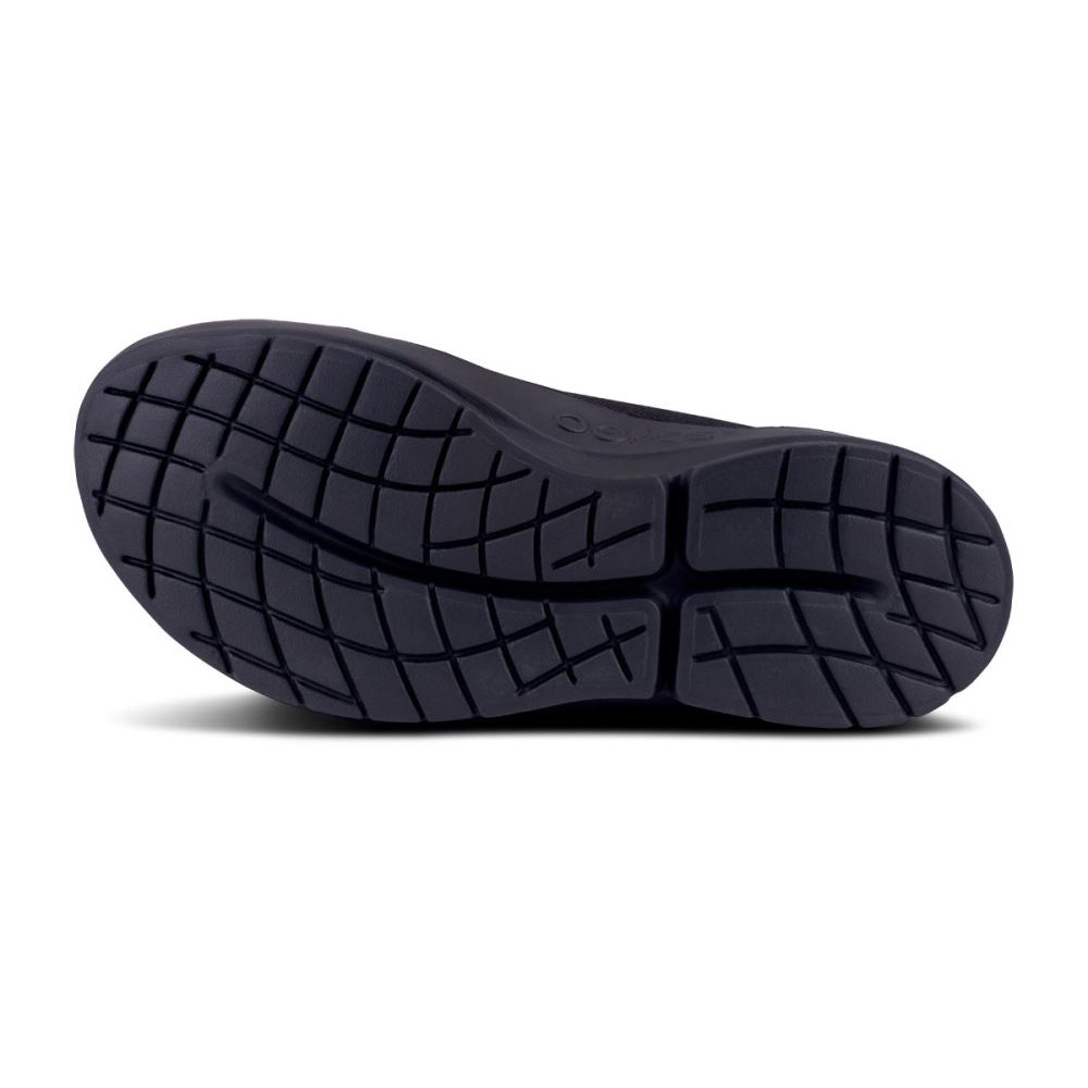 OOFOS Women's OOmg eeZee Low Shoe - Black