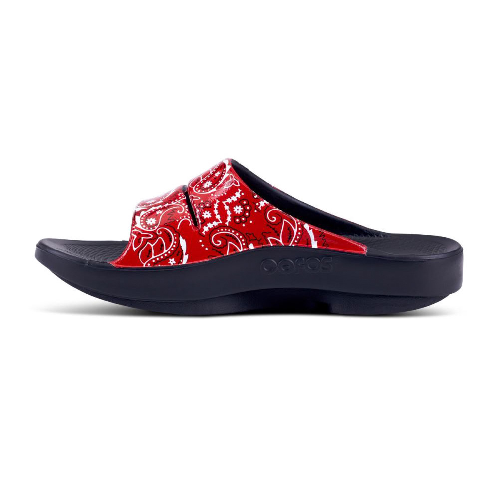 OOFOS Women's OOahh Luxe Slide Sandal - Red Bandana