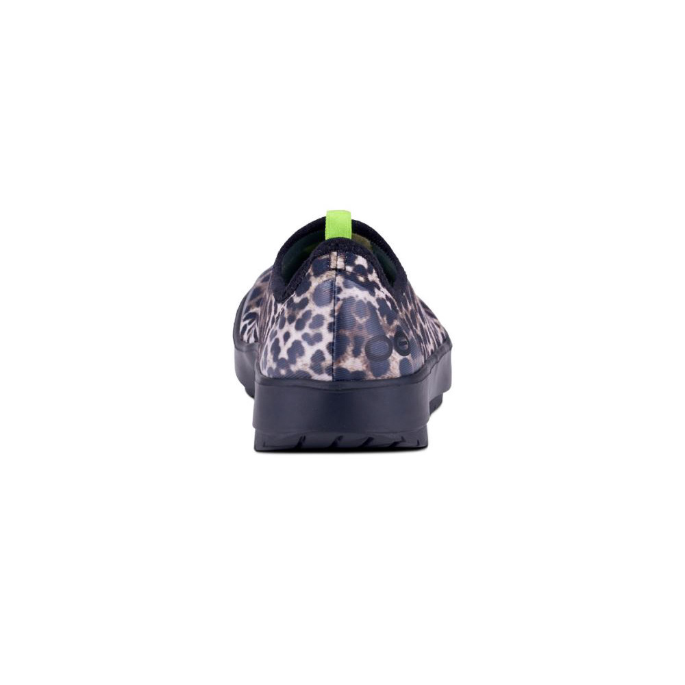 OOFOS Women's OOmg eeZee Low Shoe - Cheetah