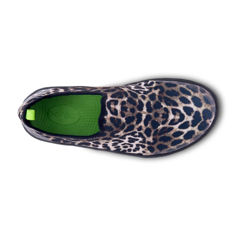 OOFOS Women's OOmg eeZee Low Shoe - Cheetah